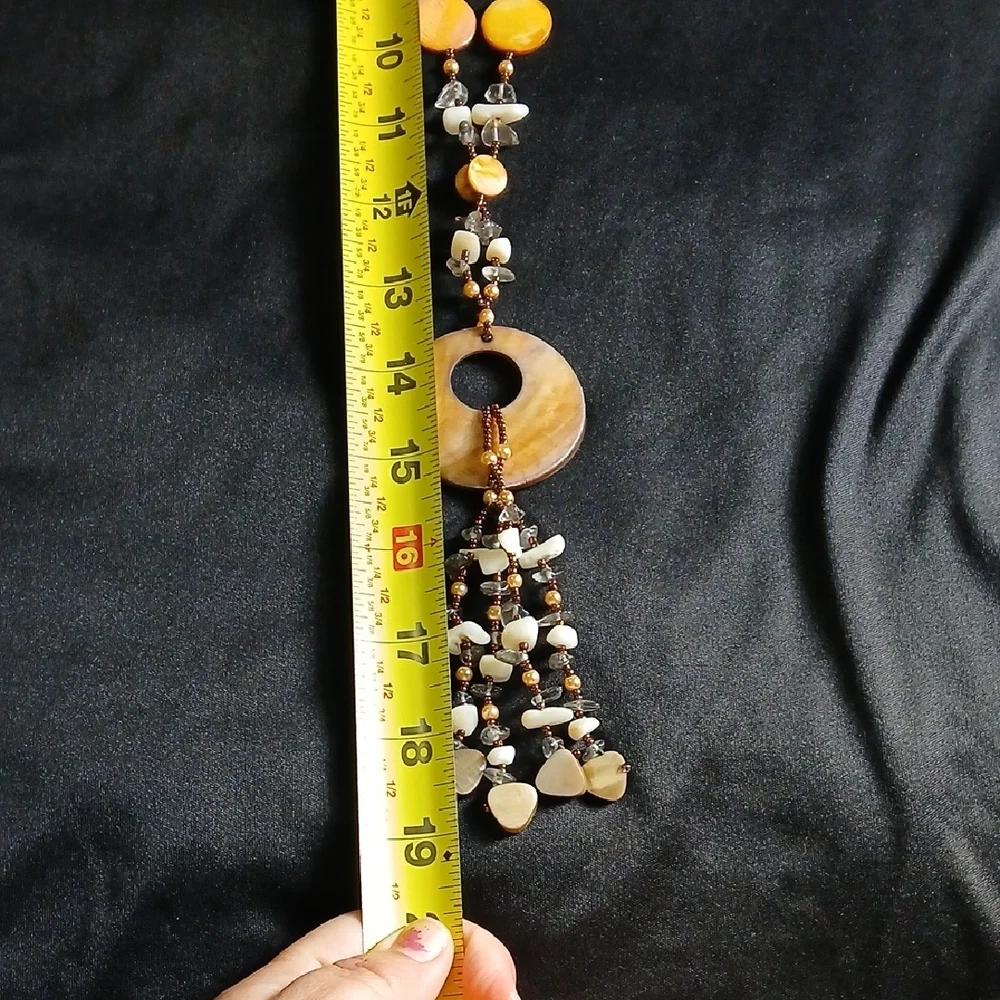 Elegant Beaded Necklace with Circular Pendant - Picture 4 of 7